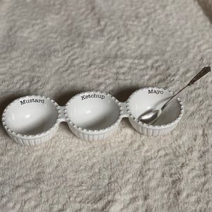 Mud-pie dish new with out tags